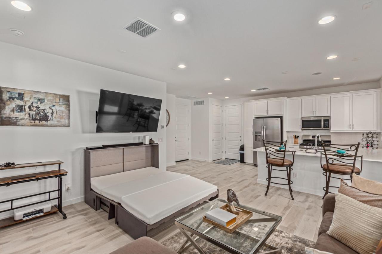 At Your Service - Modern Amenities, Urban Location, Sophisticated Style Phoenix Bagian luar foto